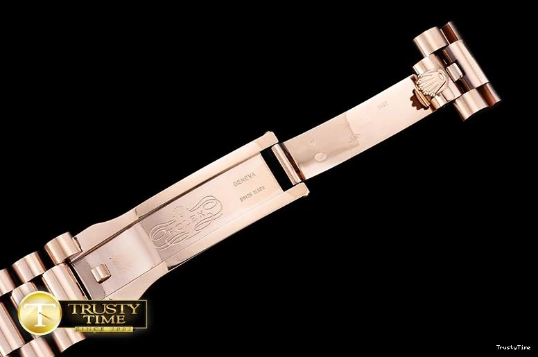 0306 RDD0208A – DayDate 40mm FlexibleFit 680